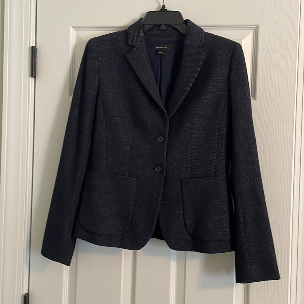 NWOT Navy blue with white striping Ann Taylor women’s blazer. Size 6.